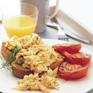 Scrambled eggs with smoked salmon and dill -