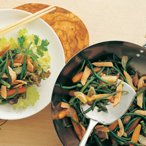 Smoked salmon and vegetable stir-fry | Reader's Digest New Zealand