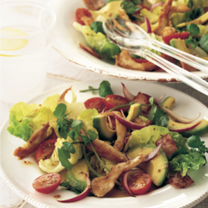 Stir-fried chicken and avocado salad