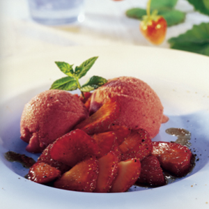 Sweet balsamic berry ice cream | Reader's Digest New Zealand