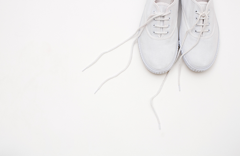 Use ammonia to restore white shoes