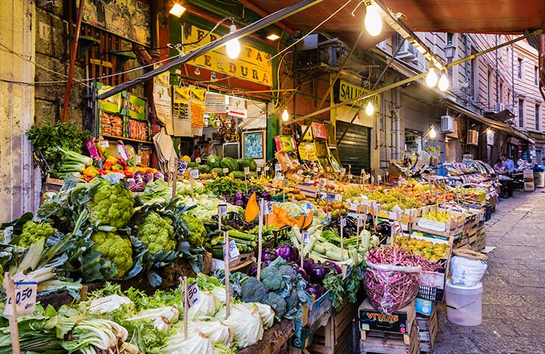 Shop farmers' markets late in the day