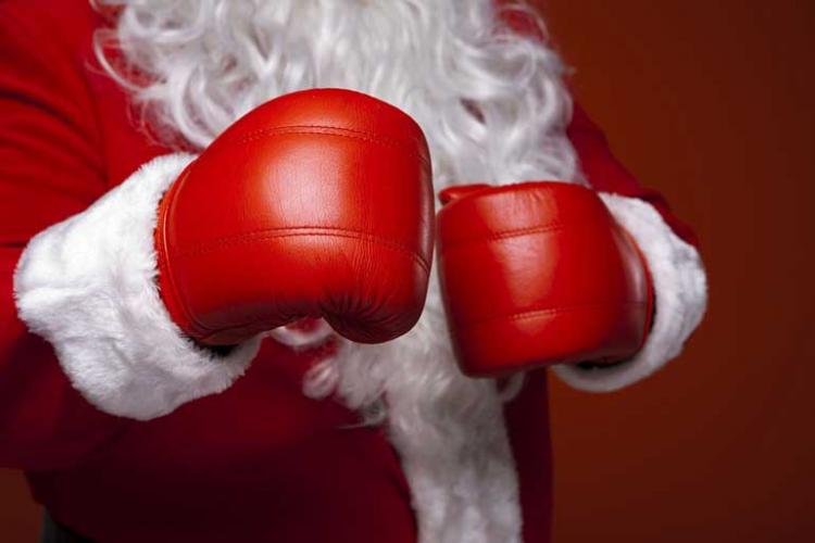 Prevent World War Three At Your Holiday Dinner With These 8 Life Hacks