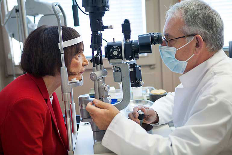 Diagnosis of a condition that affects the eyes