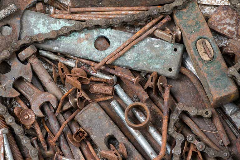 Loosen rusty bolts