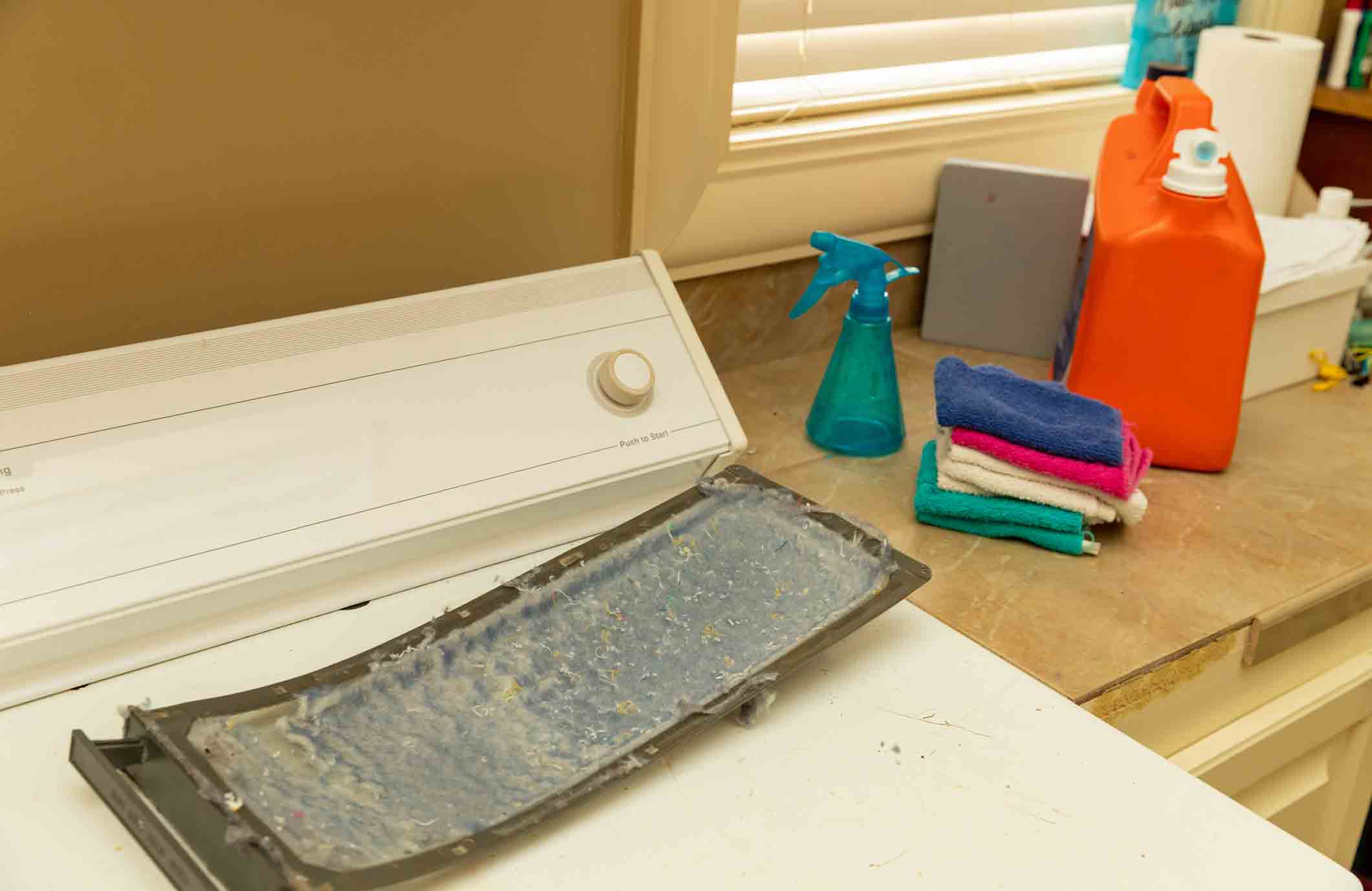 Clear your washing machine’s lint filter