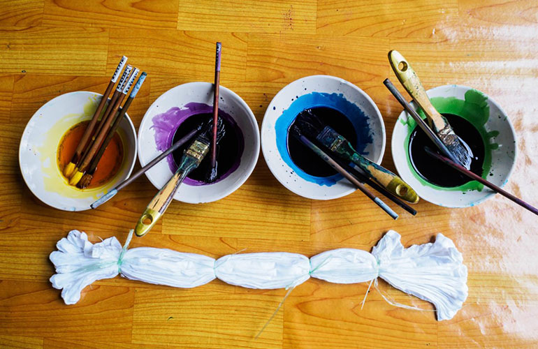 Upgrade an old shirt with tie-dyeing