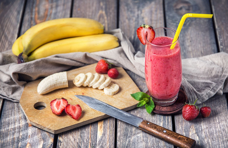 Blend a fast, healthy fruit smoothie