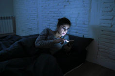 What is doomscrolling? What psychologists need you to know