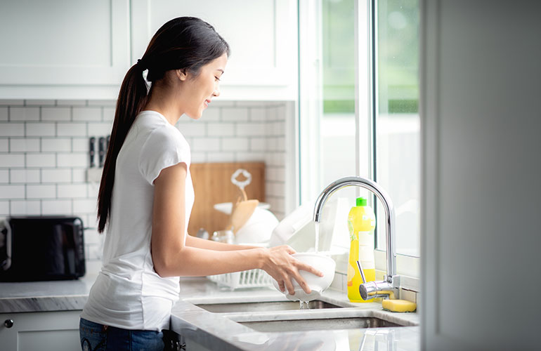 Leo (July 23 – August 22): washing dishes