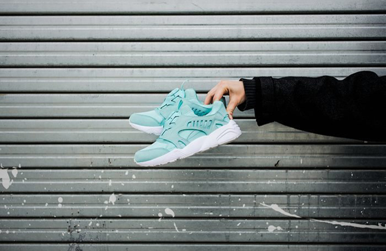Dry your sneakers silently