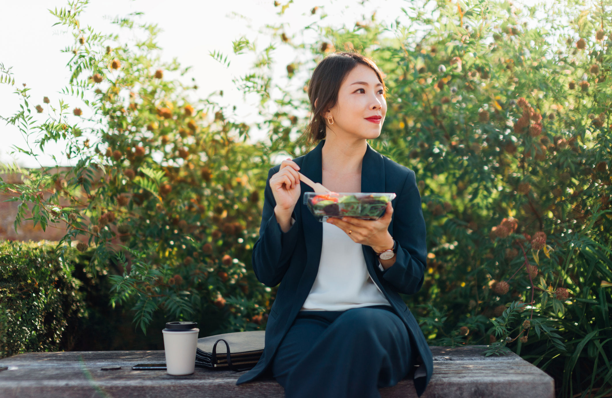 Try eating a meal without distractions