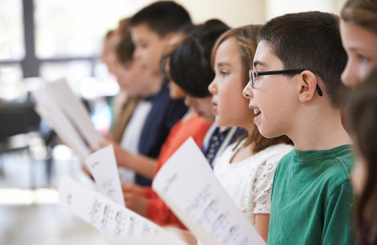 Group singing makes you happy