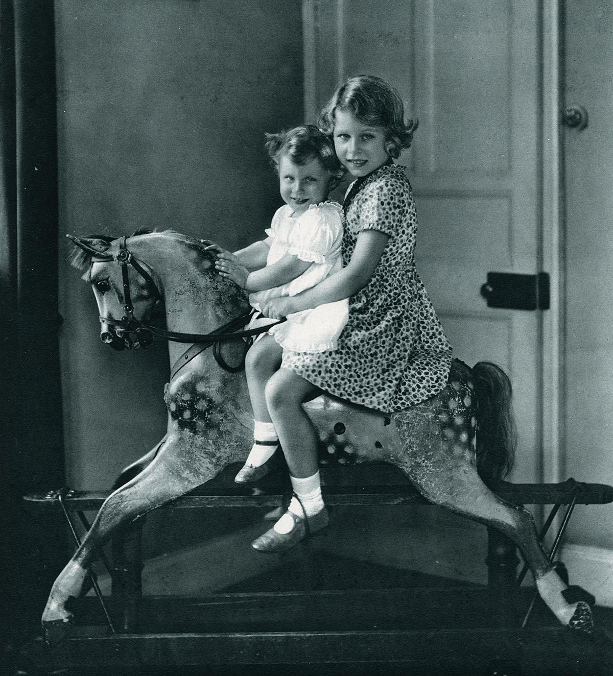 The future Queen and her sister at play