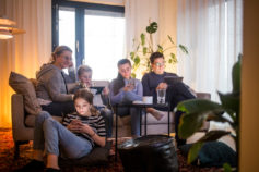 This 10-step digital detox will help you break up with Facebook
