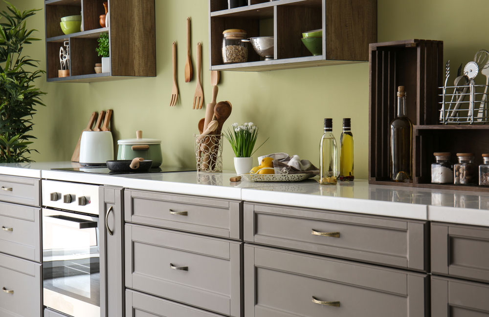 Kitchen drawers and cabinets