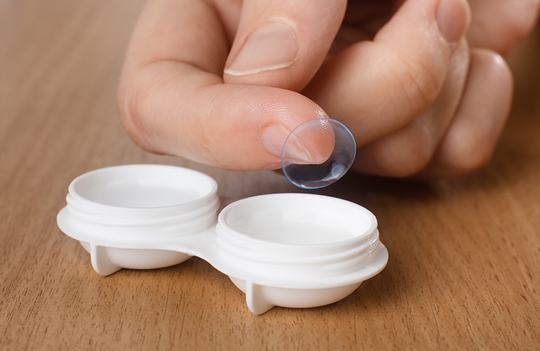 Leaving your contact lenses in for days