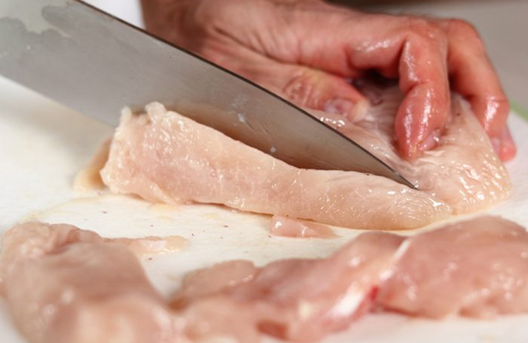 Rinsing raw chicken