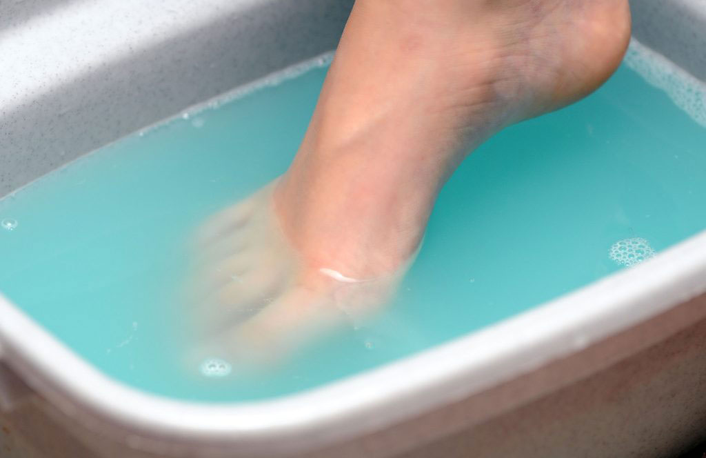 Treat athlete’s foot with garlic