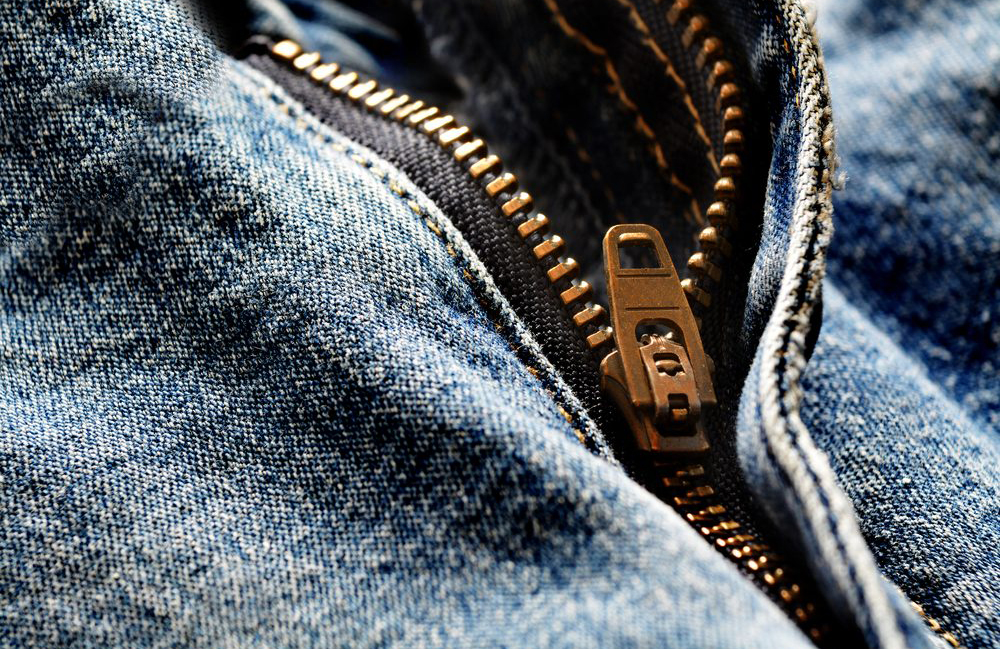 Unstick a zipper