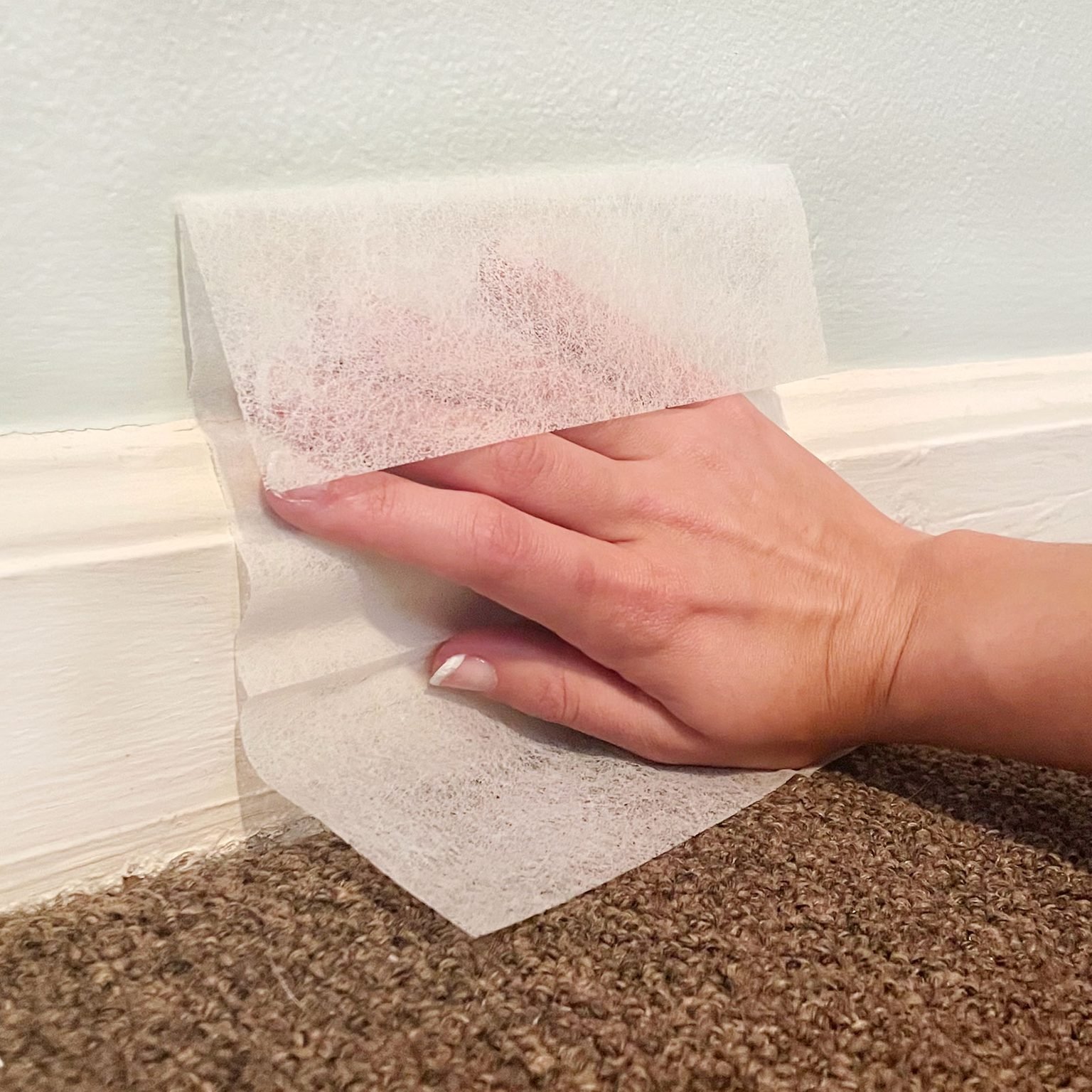Clean skirting boards