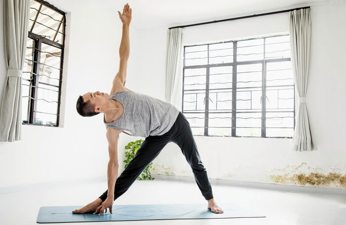2. Triangle pose (Trikonasana)