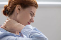 How to treat a stiff neck: home remedies that actually work