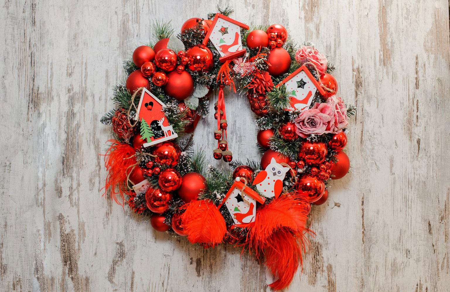 Birdhouse and feathers Christmas wreath