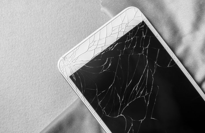 Remove small scratches from your phone screen