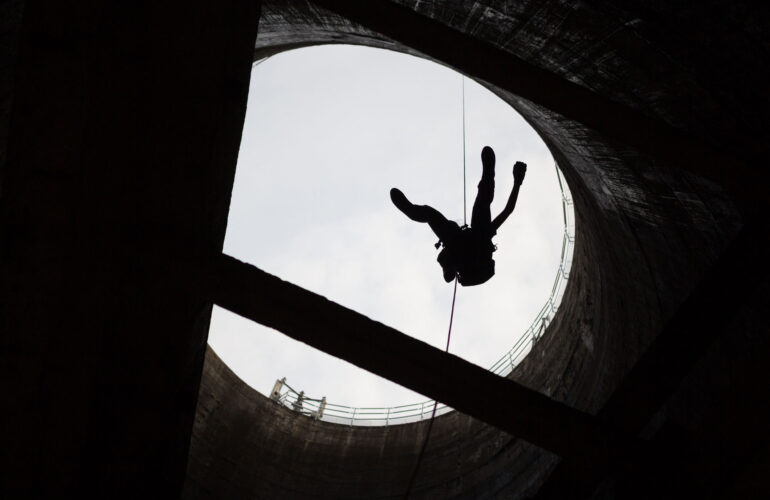 'Hang on! We'll get you out!"